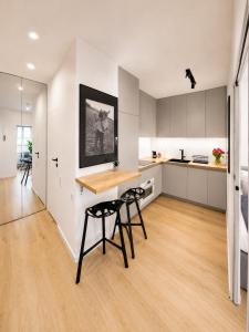 APARTAMENT 4 bed 2 room WARSAW