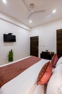 Hotel Apple Tree - Near Mahipalpur Market