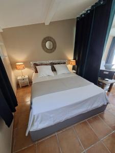 Mazet studio with private pool, terrace and garden