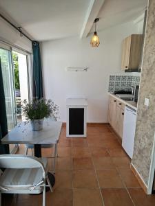 Mazet studio with private pool, terrace and garden