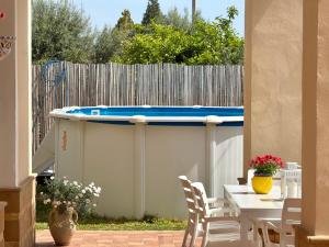 Irenes house near the sea with pool, parking & wi-fi