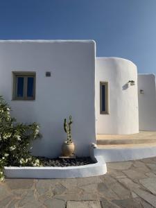 White House with Sea View
