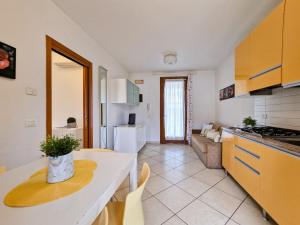Ground-floor apartment with garden and pool access
