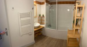 Renovated duplex, sleeps 10, swimming pool & sauna