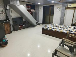 Lovely spacious Big Room in Dongri Mumbai 9