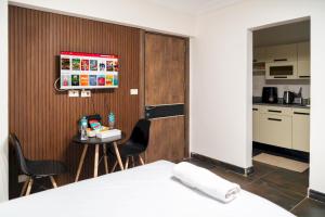 972. Quiet Studio 2 Beds Kitchen New Cairo