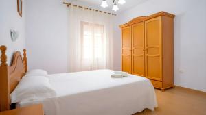 Apartamento con Balcon Garaje Aire acondicionado centrico solo fse alquila a Familia y Parejas
