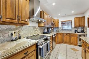 Spacious 3 Bedroom Condo with Coastal Views