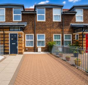 BRIXTON 4BR House -Parking Garden Fast Wifi