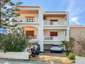 Galatas apartment 5 with beautiful sunset, 750m from the sea