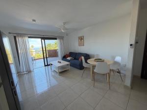 Beautiful Apartment with sea view, Terrace and Pool