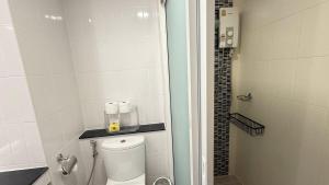 City Condo close to shopping malls