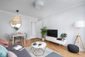 oompH Warsaw Central Smart 1 Bedroom Apartments