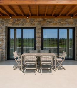Summer Scents Suites Sani by Granari Rentals
