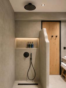 Summer Scents Suites Sani by Granari Rentals