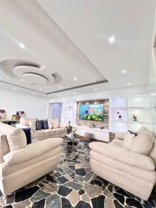 Luxury & Location, Beautiful & Spacious Apt in Altamira 2