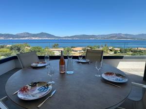 Magnifique T3 proche Ajaccio avec vue mer et accès plage à pieds