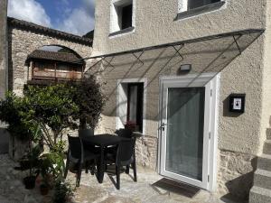 La Maggiolina, a rural cottage in a historic village