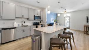 Landing Stylish 1BD Gym