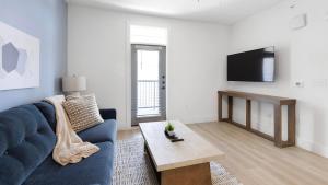 Landing Stylish 1BD Gym