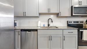 Landing Stylish 1BD Gym