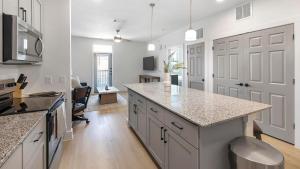 Landing Stylish 1BD Gym