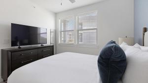 Landing Stylish 1BD Gym