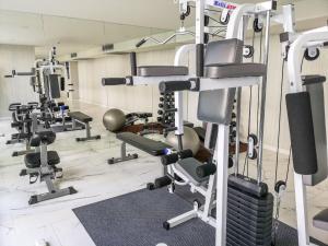 Condo w Pool and Gym near MRT station and Malls