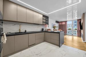 Rondo ONZ Apt - 11th Floor, Air Con - by Rentujemy
