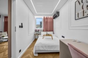 Rondo ONZ Apt - 11th Floor, Air Con - by Rentujemy