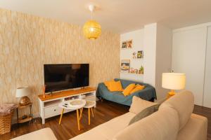 Modern apartment with pool, 5 minutes from the beach
