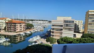 T2 Climatisé classé 2 étoiles prés de la plage avec parking privé numéroté