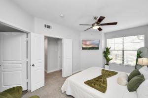 Ocean Breeze - 2BR - FIFA World Cup - Walk to NRG - Pool - Gym - Sleep 6