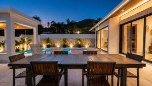 Luxury villa with swimming pool