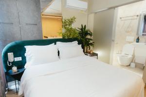 Luxury Suite by The Bubbles Jacuzzi Rooms