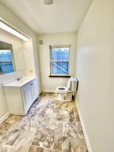 Newly Renovated Quiant 2-bed 2-bath Apt