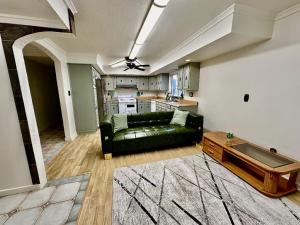 Newly Renovated Quiant 2-bed 2-bath Apt