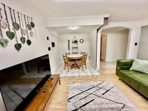 Newly Renovated Quiant 2-bed 2-bath Apt