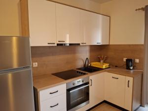 Apartments Donadic III, Caska