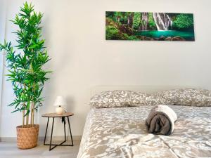 Modern Premium Apartment with Garden & Free Parking