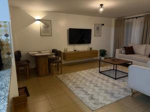 Spacious 2BR Near Two Rivers Mall