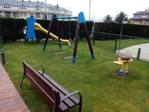 Apartamento Playa Catedrales con Piscina