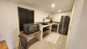 1BR & 2BD Tropical Thai Houses, Koh Phangan Central
