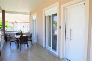 Pella Luxury Archonta