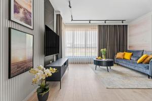 DOKI Free Parking & Foodhall by Alqueen Apartments