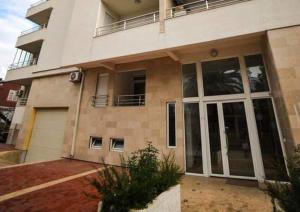 Two bedroom apartment in centre of Budva with private garage