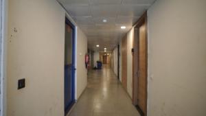 Arista Stays I Large Private Studio in Gaur City Center I Self Check-In I Near Noida Sector 62 & Delhi NCR