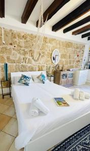 Catalan Art Room Studio Apartment img9