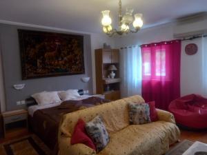 Casa da Avó Maria, Largo de Santo António, n 97395AL
