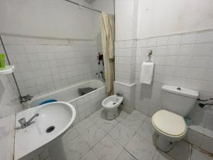 Cozy private room for couples - hosted home -not an entire apartment- Walk to Bus Station & Easy Medina Access